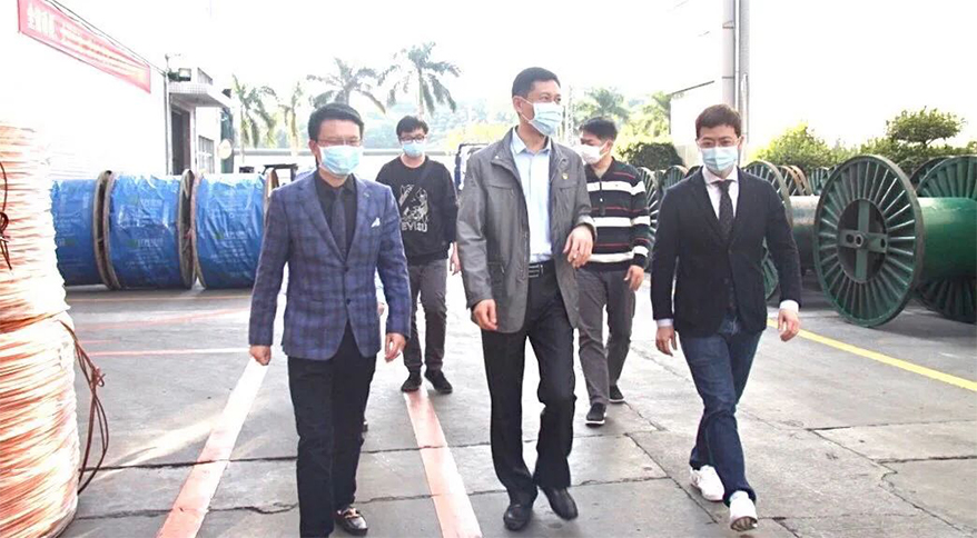  東莞市鳳崗鎮(zhèn)鎮(zhèn)長寧康一行到民興電纜視察指導(dǎo)復(fù)工復(fù)產(chǎn)工作